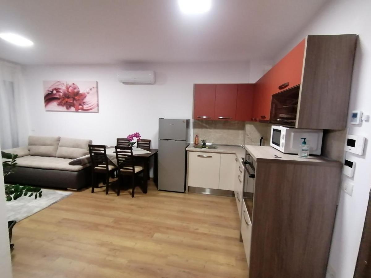 Apartman Sarah Apartment Oradea Exterior photo