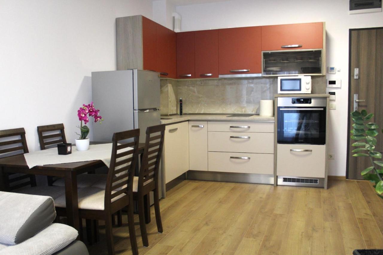 Apartman Sarah Apartment Oradea Exterior photo